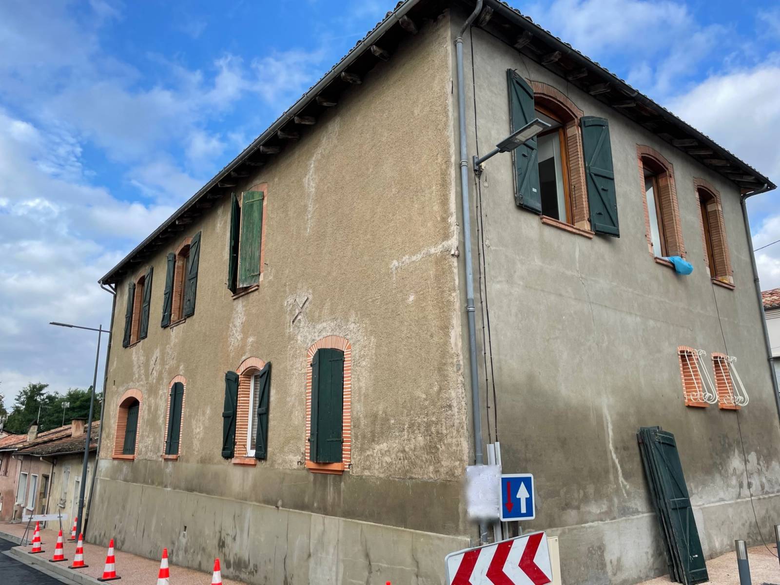 Installation de volets roulants électriques sur-mesure Castelginest en Haute-Garonne 31780