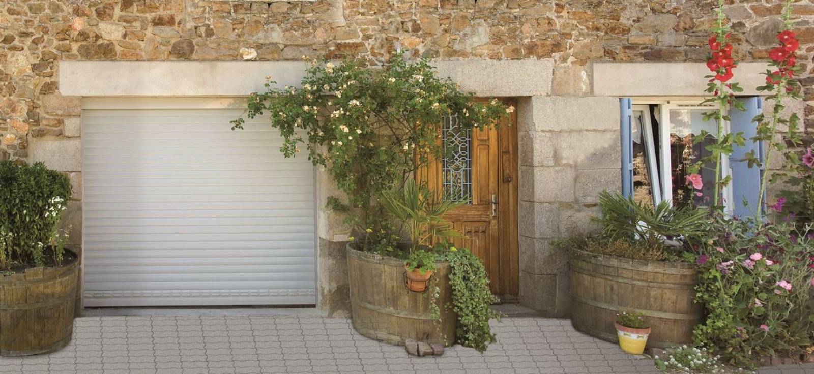 Eco Fenêtres, spécialiste des portes de garage sur mesure à Toulouse et ses environs