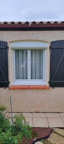 Installation de volets roulants avec habillage des cintres à Bruguières - Travaux by Eco Fenêtres - Intervention possible sur Fonsorbes, Castanet-Tolosane, Castelmaurou ...