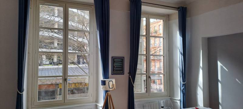 Pose de fenêtres en bois sur mesure à Toulouse répondant aux normes des bâtiments de France - Réalisation faite par Eco Fenêtres 31140- Intervention possible sur Castanet, Tournfeuille, Fronton, Bouloc...