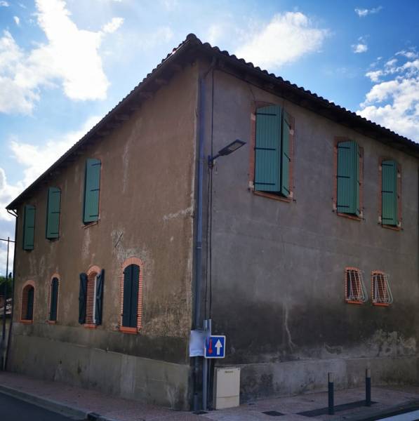 Remplacement des 6 volets battants en bois du haut  - Volets sur mesure  - Installation faite par Eco Fenêtres (31140)