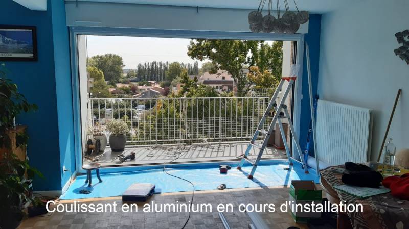 Coulissant en cours d'installation par Eco Fenêtres (31140)