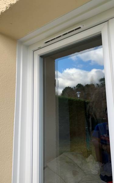 Finition extérieure fenêtre en PVC sur mesure - Réalisation Eco Fenêtres (31140)