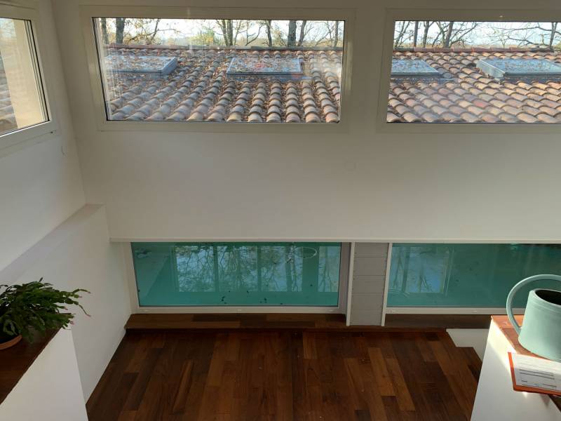 Installation de deux châssis fixes en PVC sur mesure par Eco Fenêtres (31140)