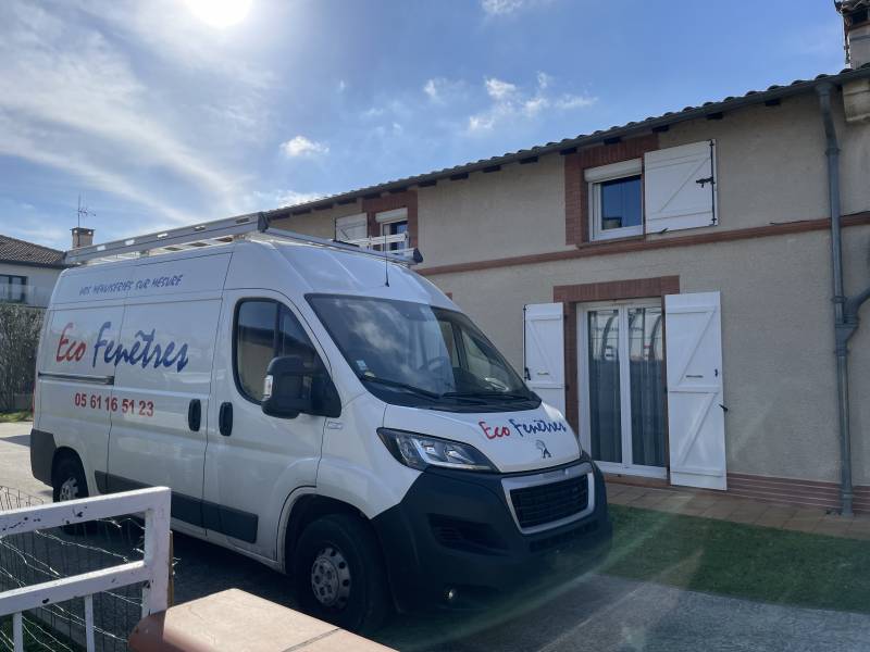 Remplacement de fenêtres en PVC blanc sur mesure - 1 vantail ouvrant à la française - Travaux by Eco Fenêtres 31140- Possibilité d'intervention sur Launaguet, Blagnac, Aussonne ...