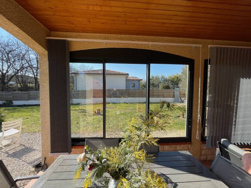 Fourniture et pose de baies vitrées isolantes en aluminium sur mesure - Travaux réalisés par Eco Fenêtres 31140 - Intervention possible sur Castelnau d'Estretefonds, Flourens, Ramonville ...