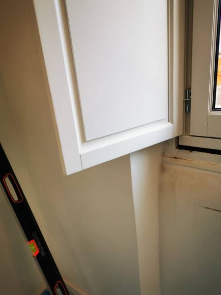 Détail volet intérieur sur fenêtre en bois sur mesure - Travaux possible sur Toulouse et autres communes voisines comme Castelginest, Grenade, Saint-Orens, Tournefeuille... - Installation faite par Eco Fenêtres 31140
