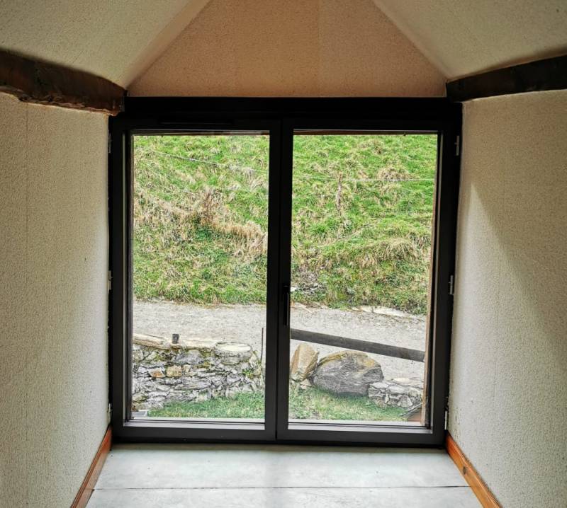 Fenêtre à ouvrant caché 2 vantaux vue intérieure - Chantier réalisé par Eco Fenêtres