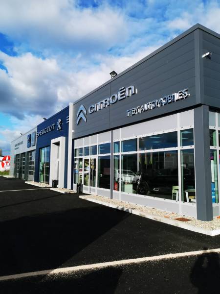 Réalisation d'une vitrine en aluminium sur mesure à Castelnau d'estretefonds - Travaux réalisés par Eco Fenêtres (31140)