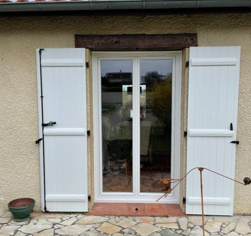 Volet battants sur mesure en PVC avec renforts - Travaux réalisés proche de Bouloc par Eco Fenêtres 31140