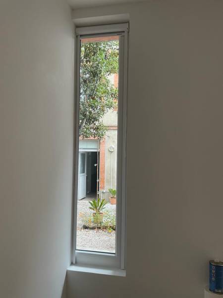 Fourniture et pose de stores intérieures sur mesure sans perçage à Toulouse - Travaux fait par Eco Fenêtres Pechbonnieu - Intervention possible sur Cornebarrieu, Castelmaurou, Cugnaux, Fonsorbes ...