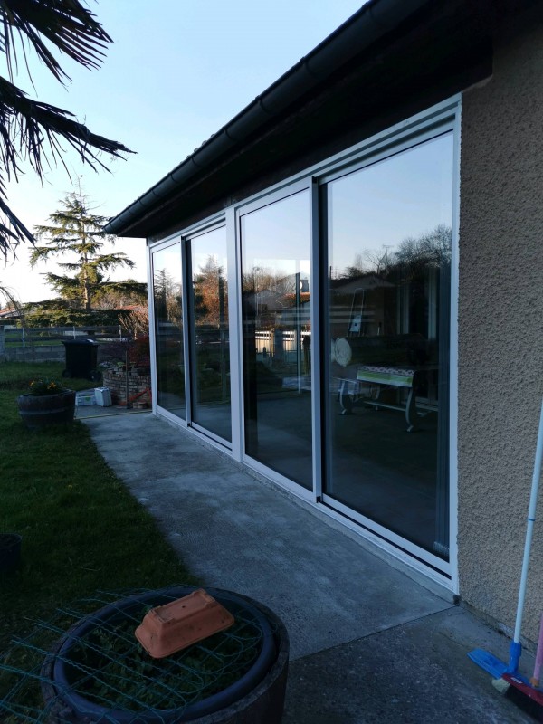 2 baies vitrées coulissantes en aluminium blanc sur mesure - Fourniture et pose By Eco Fenêtres Pechbonnieu proche d'Aucamville