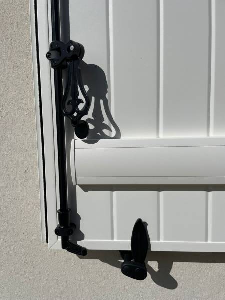 Fourniture et pose de volets sur mesure isolés en aluminium - Réalisation faite à Bazus par Eco Fenêtres 31140 - Intervention possible sur Tournfeuille, Launaguet, Balma, Mondonville ...