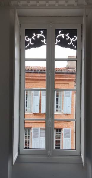 Installation de fenêtres en bois pour site classé à Toulouse et ses environs (Aucamville, Pibrac, Flourens, Frouzins...) - Chantier exécuté par Eco Fenêtres 31140