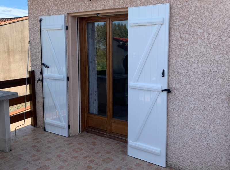 Volet battant 2 vantaux en PVC blanc sur mesure - Réalisation Eco Fenêtres (31140)