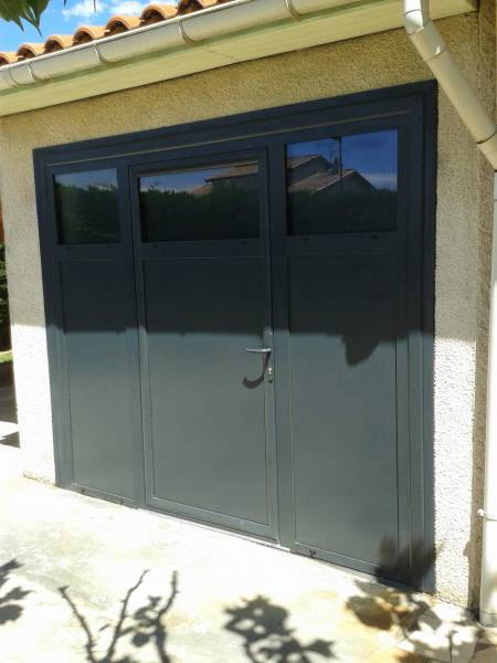Porte fenêtre en aluminium gris anthracite RAL 7016 réalisée par Eco Fenêtres à Pechbonnieu