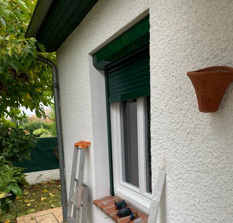 Installation de volets roulants avec moteur Somfy à L'Union proche de Castelmaurou - Travaux réalisés par Eco Fenêtres 31140